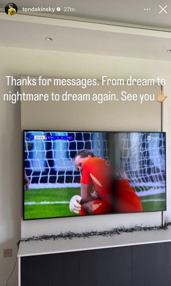 开云体育官网-首发17分钟狂送两礼被换下!热刺门将赛后竟发文重温比赛?