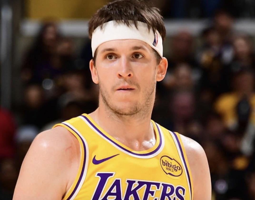 开云-里夫斯谈故意罚球不中:之前我犯了错误,当时只想着拼一把